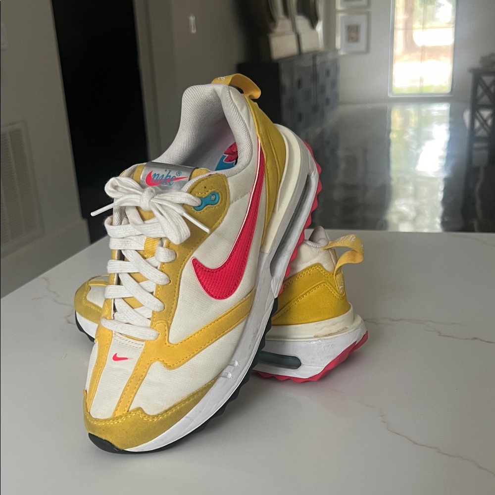 Men’s Nike Athletic Shoes Sz 6